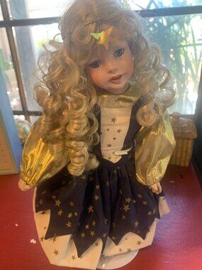 Paradise Galleries Treasury Collection Twinkle Porcelain Doll WOB SELLING AS IS